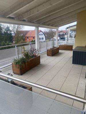 überdachter West-Balkon