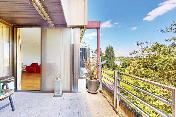 Terrasse mit Rheinblick