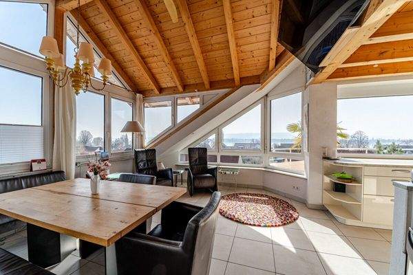 Esszimmer mit Seeblick