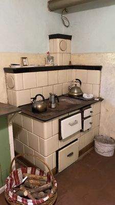 EG 7 - Küche mit Küchenofen