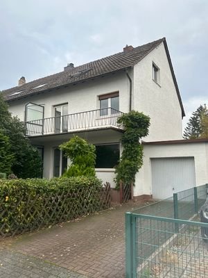 Hausansicht mit Garage