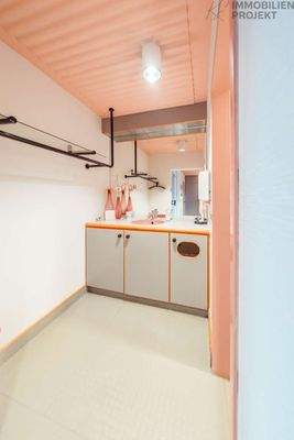 Garderobe / Zugang Gäste-WC