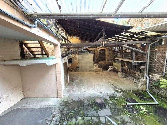 überdachte Hoffläche/Schuppen