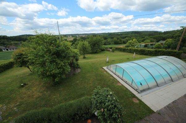 Schwimmbad mit Überdachung