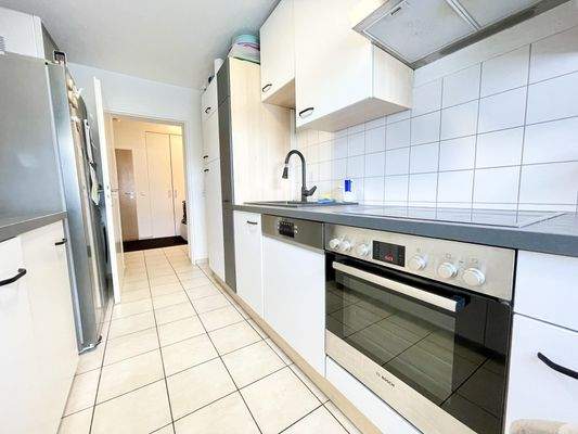 Küche mit Einbauküche