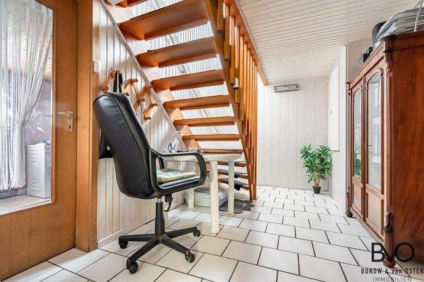 Treppenaufgang ins Erdgeschoss