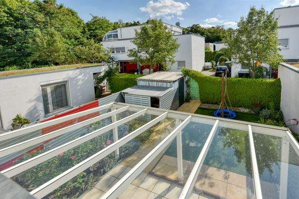 Blick zur Terrasse &amp; Garten