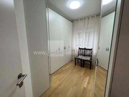 Don-Bosco-Bozen-Bolzano-Vierzimmerwohnung-quadrilocale-hochwertig-Veranda-Badewanne-Dusche-doccia-letzter-Stock-ultimo-piano-Garage