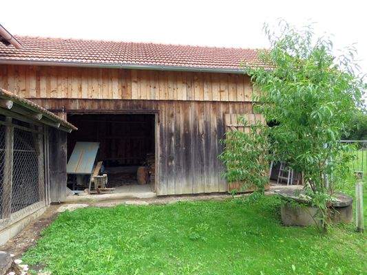 Maschinenlager und Hühnerstall 