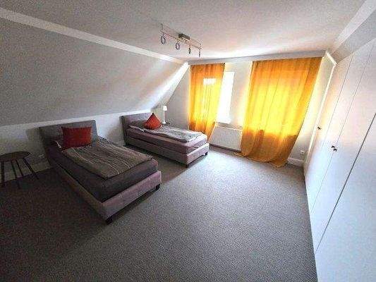 OG Schlafraum 1 B1.jpg