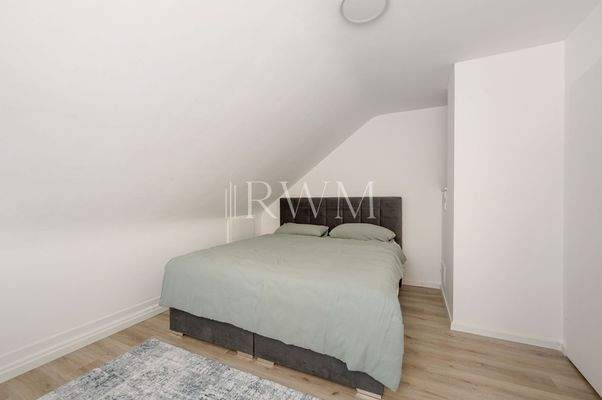 Schlafzimmer DG rechts