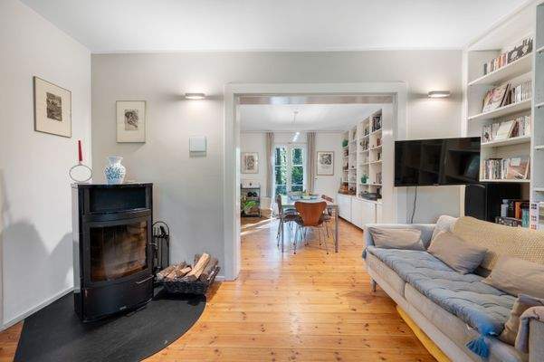 Wohnzimmer mit Kamin