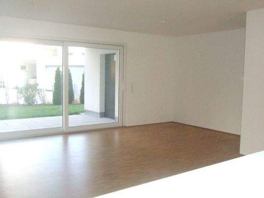 Wohnzimmer mit Gartenzugang