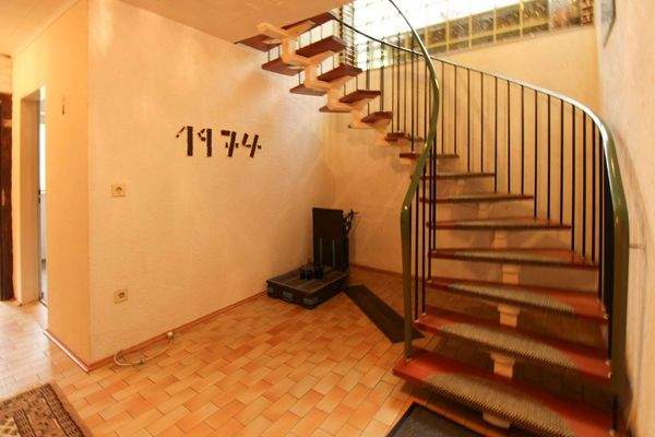 Treppenaufstieg ins EG