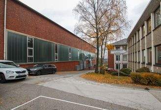 Büro- und Hallenflächen