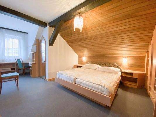 Schlafzimmer 1