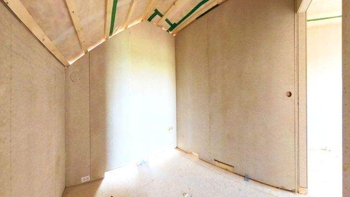 Kompakte Ankleide mit direktem Zugang vom Schlafzimmer