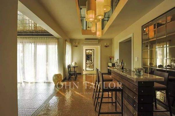 Dining room Kitchen bar Wooden floor Kitchen island