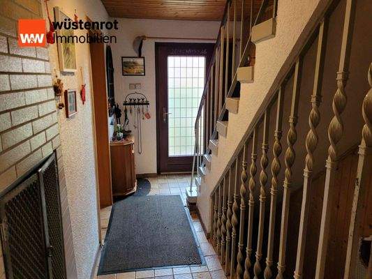 Hausflur mit Brennkammer des Kachelofens