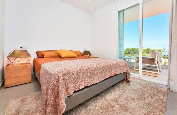 Lichtdurchflutetes Schlafzimmer für ein komfortables Raumgefühl