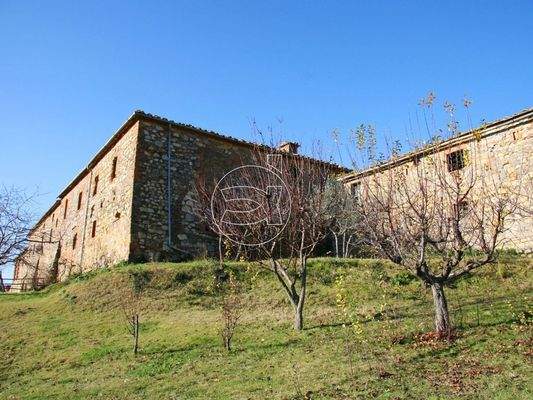 Renovierungsbedürftiges Anwesen