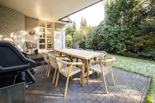 Terrasse ist teilweise überdacht