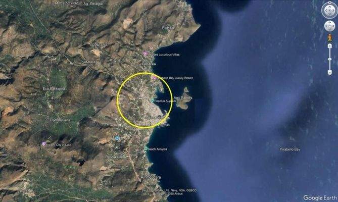 Kreta, Agios Nikolaos: Baugrundstück mit Meerblick in der Stadt zu verkaufen