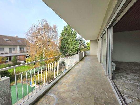 Zugang zum Balkon vom Wohnzimmer