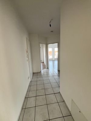 Blick in Diele, Flur und die beiden Schlafzimmer