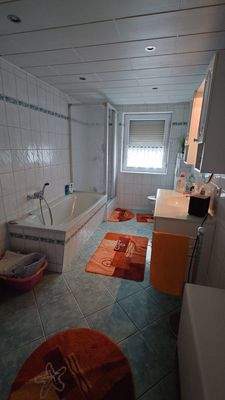 Badezimmer mit Wanne