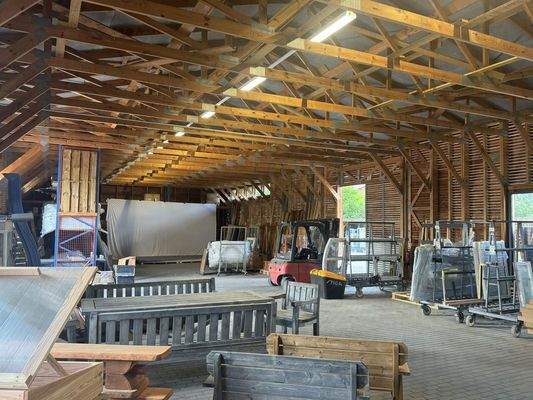 Halle im Anschluss an Büro