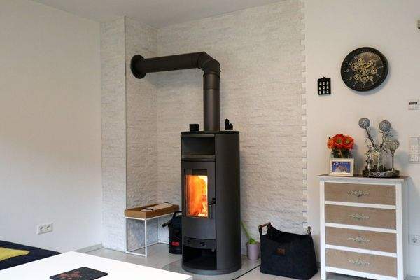 wasserführender Kaminofen mit Speicher