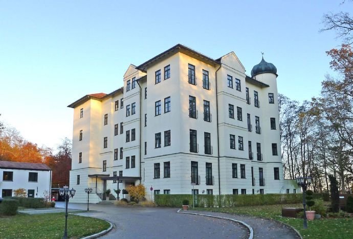 Wunderschöne 2-Zimmer-Whg. im Schloss Straßberg - moderne Wohnung in top renoviertem Altbau !!!