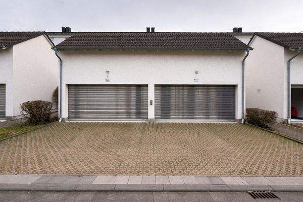 Garagengebäude Frontansicht