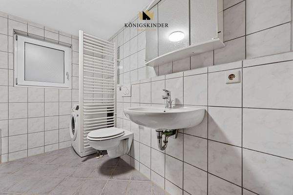 ...Bad mit Waschmaschinenanschluss...