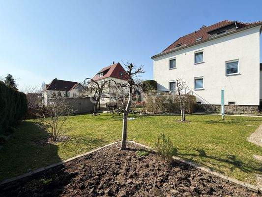 Gepflegter und einladender Garten