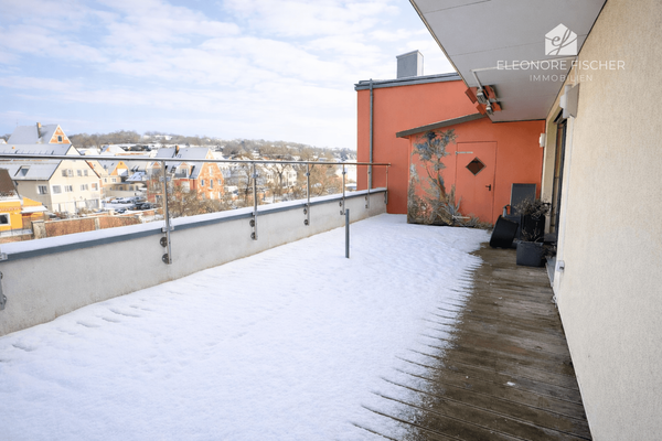 Nordterrasse mit Schuppen 