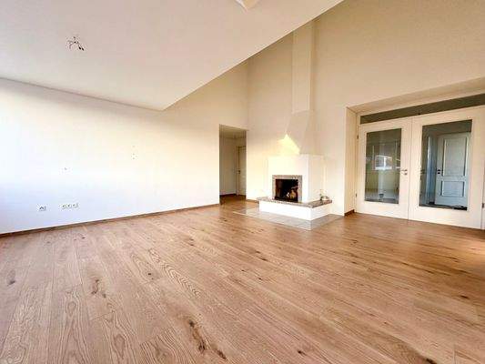 helles und großes Wohnzimmer