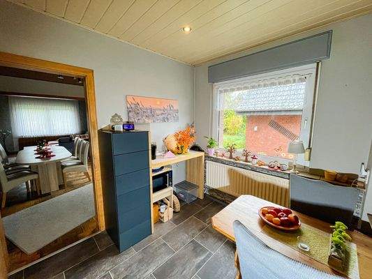 Küche mit Zugang zum Esszimmer