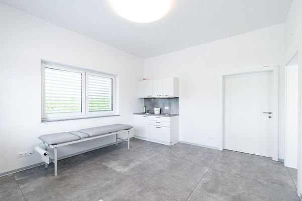 Löwen-Immobilien-Gewerbeobjekt-Büroräume-Gemeinsch