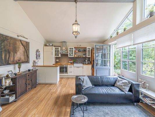 großzügiger Wohnbereich mit offener Küche Backhaus