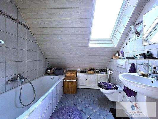 Bad mit Wanne Doppelhaus 1