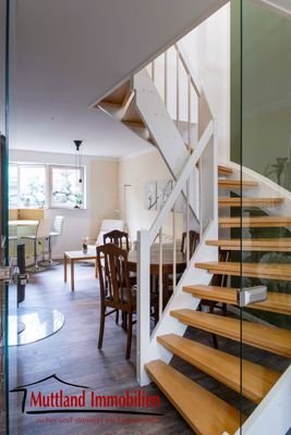 Treppe vom EG (Sicht Wohnbereich)