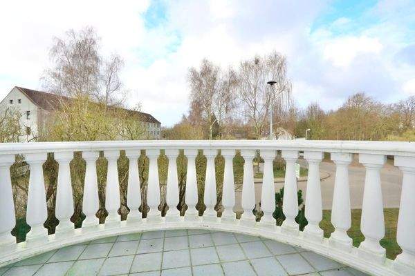 auf den sonnigen Balkon 