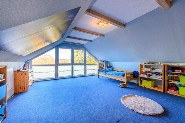 Schlafzimmer mit Panoramafenster Dachgeschoss