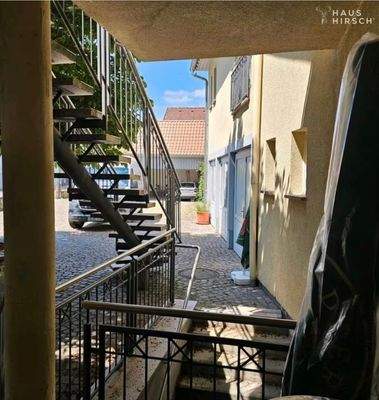 Blick auf Hof und Stellplätze