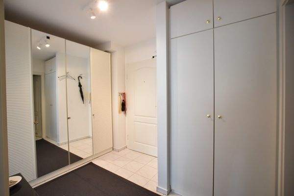 Flurbereich mit Einbauschränken 1.1.