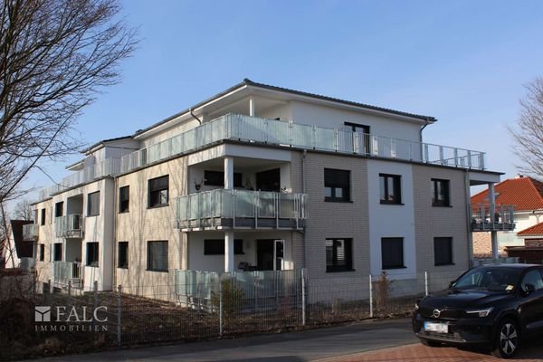 Seitlicher Blick auf die Wohnanlage 