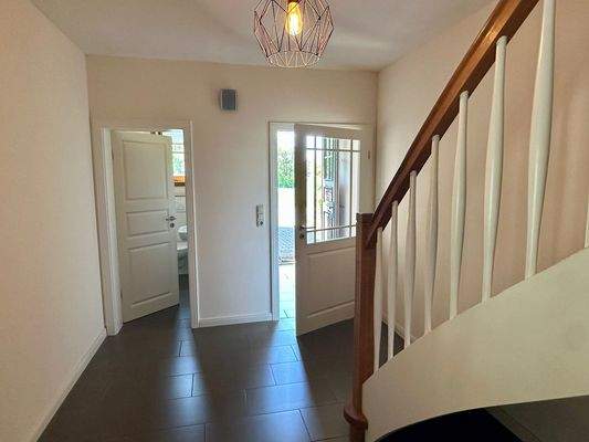 Haus vorne links Flur