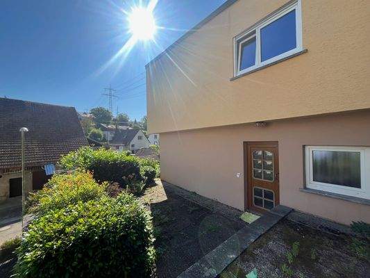 Aussen Eingang Freisitz.jpg